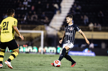 Hugo entrou no segundo tempo de Corinthians e S�o Bernardo ap�s a les�o de Palacios