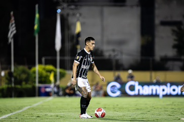 Mat�as Rojas foi titular e jogou pela meia direita do Corinthians no duelo contra o S�o Bernardo