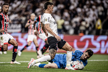 Mat�as Rojas durante jogo do Corinthians contra o S�o Paulo