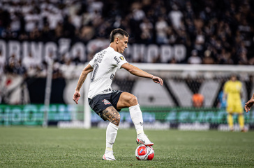 Mat�as Rojas em a��o durante cl�ssico entre Corinthians e S�o Paulo
