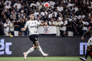 Mat�as Rojas em campo durante jogo do Corinthians contra o S�o Paulo