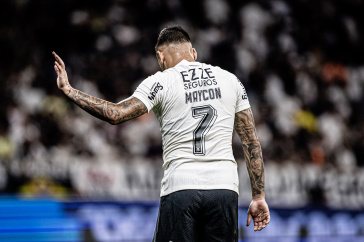 Maycon durante jogo do Corinthians contra o S�o Paulo
