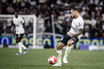 Maycon em a��o durante jogo do Corinthians contra o S�o Paulo