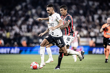 Raniele em a��o durante jogo do Corinthians contra o S�o Paulo