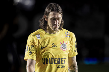 C�ssio de cabe�a baixa ap�s derrota do Corinthians para o Santos