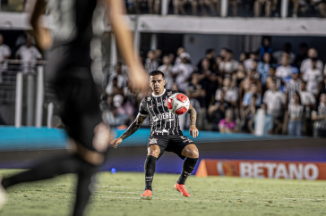 Fagner em a��o contra o Santos