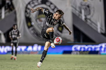 Gustavo Mosquito durante a partida contra o Santos