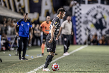 Mat�as Rojas em a��o contra o Santos pelo Paulista