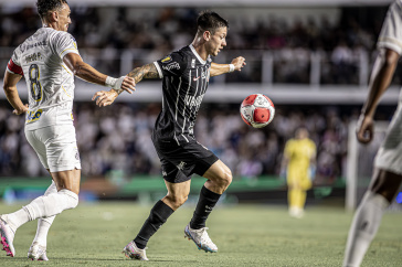 Rodrigo Garro em a��o pelo Corinthians contra o Santos