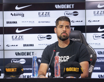 Ant�nio Oliveira durante coletiva
