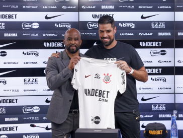 Fabinho Soldado e Ant�nio Oliveira na apresenta��o  do treinador
