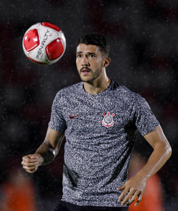 Gustavo Henrique no aquecimento no est�dio Santa Cruz