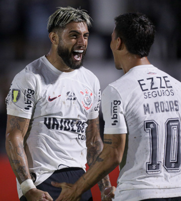 Rojas e Yuri Alberto celebrando gol do Corinthians
