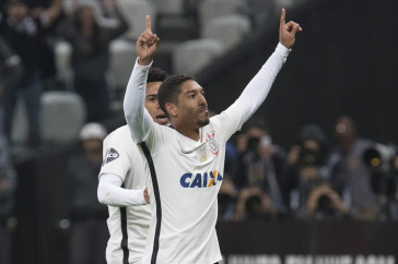 Lo Prncipe comemora nico gol marcado com a camisa do Corinthians