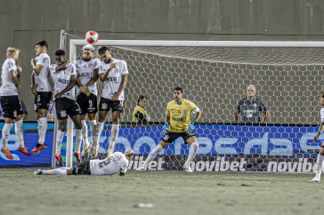 Gustavo Henrique atuando como goleiro no D�rbi