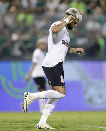Yuri Alberto correndo ap�s marcar contra o Palmeiras na Arena Barueri