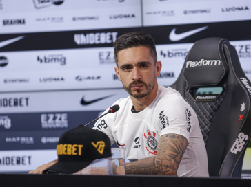 Igor Coronado foi apresentado como refor�o do Corinthians no centro de treinamentos do clube