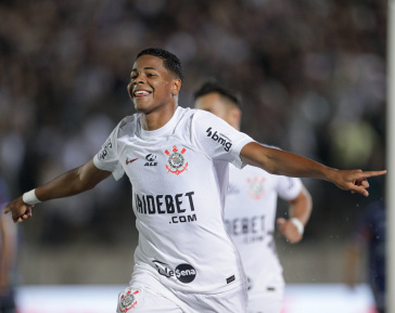 Wesley comemorando gol na Copa do Brasil