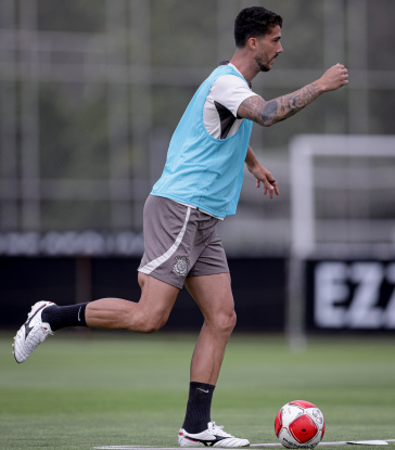Gustavo Henrique durante treinamento do Corinthians