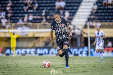 Arthur Sousa em a��o na partida contra o �gua Santa