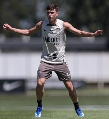 Breno Bidon chamando aten��o durante treino no CT