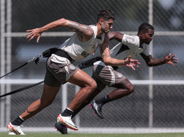 Pedro Raul e Cac� participando de treino de for�a