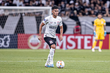 Fausto Vera em a��o durante jogo do Corinthians contra o Nacional, do Uruguai