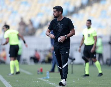 Ant�nio Oliveira em a��o contra o Flamengo pelo Brasileir�o