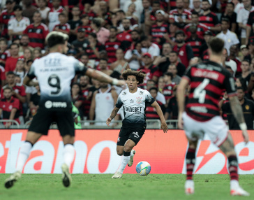 Guilherme Biro em a��o contra o Flamengo pelo Brasileir�o