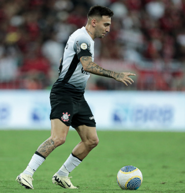 Gustavo Mosquito em a��o contra o Flamengo pelo Brasileir�o