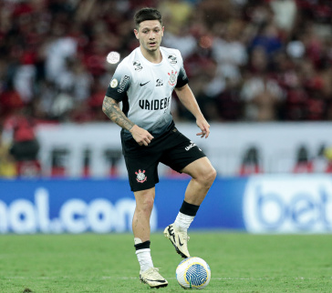 Rodrigo Garro diante do Flamengo pelo Brasileir�o