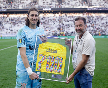 700