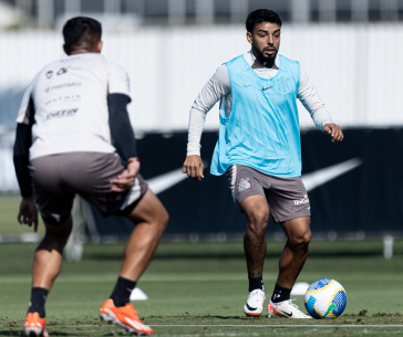 Matheus Bidu em treino do Corinthians