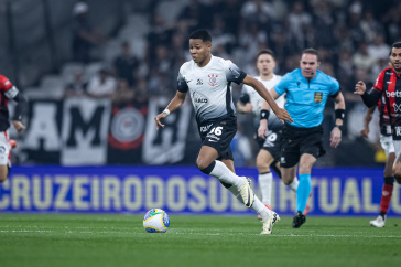 Wesley em a��o contra o Vit�ria pelo Brasileiro
