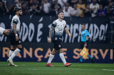 Garro e Yuri Alberto comemoram gol do Corinthians