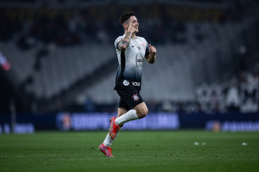 Garro feliz com gol do Corinthians