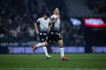 Garro vibrando com gol marcado no Brasileir�o