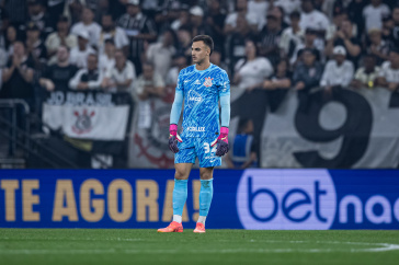 Matheus Donelli em a��o contra o Vit�ria pelo Brasileir�o