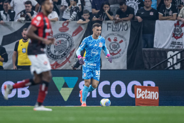 Matheus Donelli em a��o contra o Vit�ria pelo Brasileiro