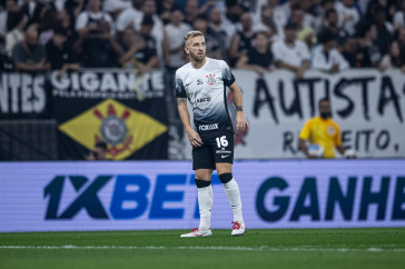 Pedro Henrique em a��o contra o Vit�ria pelo Brasileir�o