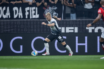 Pedro Henrique em a��o contra o Vit�ria pelo Brasileiro