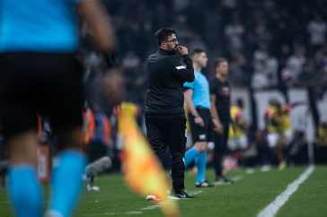 Raphael Laruccia � beira do campo no Brasileir�o