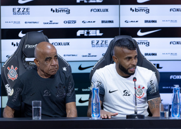 Alex Santana durante papo com a imprensa