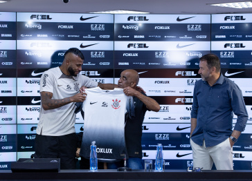 Alex Santana durante sua coletiva de apresenta��o