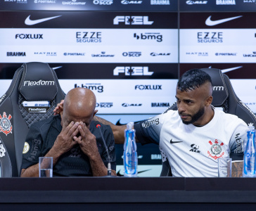 Alex Santana � apresentado � imprensa no CT do Corinthians