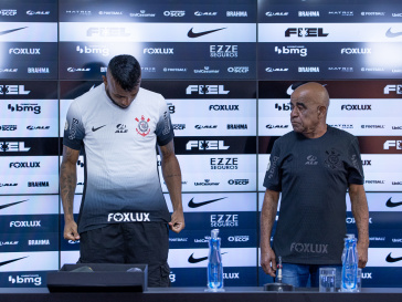 Alex Santana � apresentado no CT do Corinthians