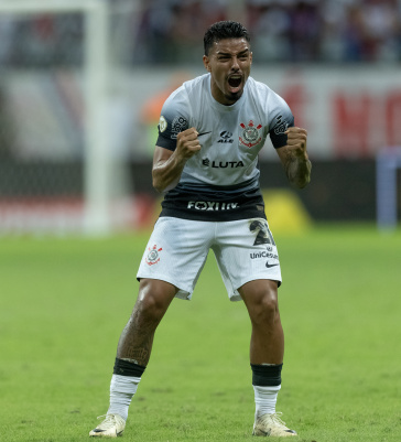 Matheus Bidu celebrando vit�ria