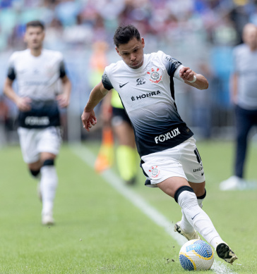 Romero correndo junto � bola na Fonte Nova
