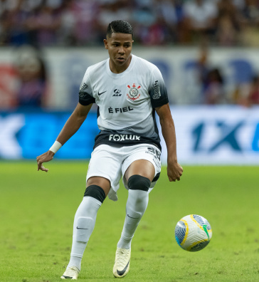 Wesley logo ap�s da passe em partida
