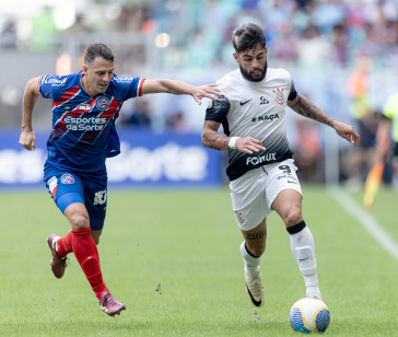 Yuri Alberto passando por marcador do Bahia
